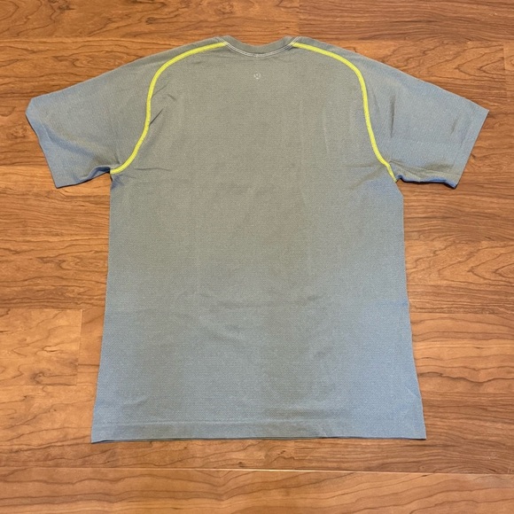 LULULEMON Men’s Metal Vent Tech T Shirt Short Sleeve Grey Medium - Picture 2 of 4